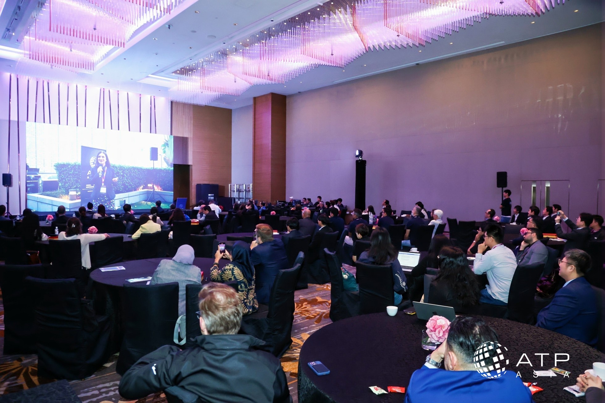 カンファレンス会場の様子